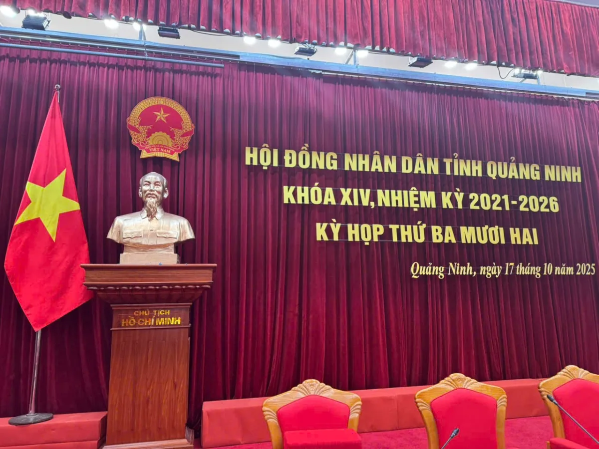 Bàn giao tượng Bác Hồ bằng đồng cao 1m2 tại Hạ Long, Quảng Ninh