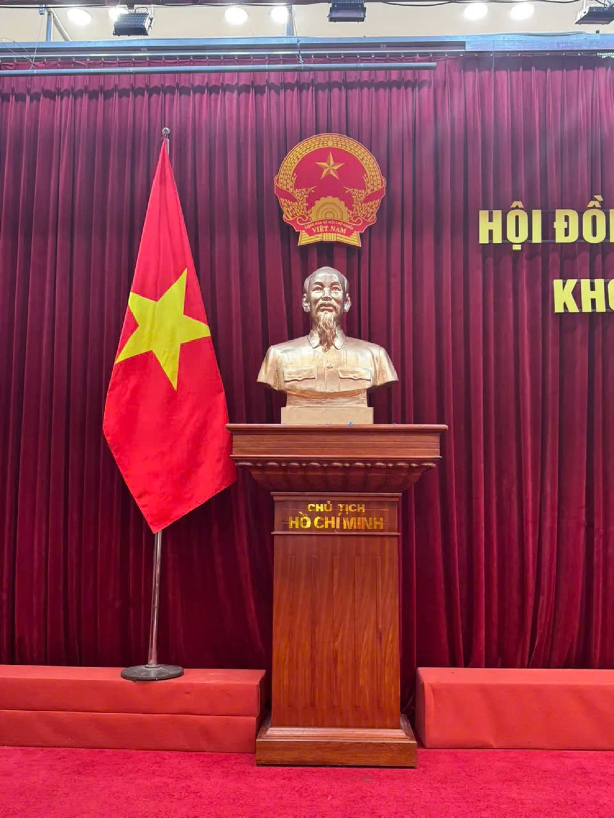 Bàn giao tượng Bác Hồ bằng đồng cao 1m2 tại Hạ Long, Quảng Ninh