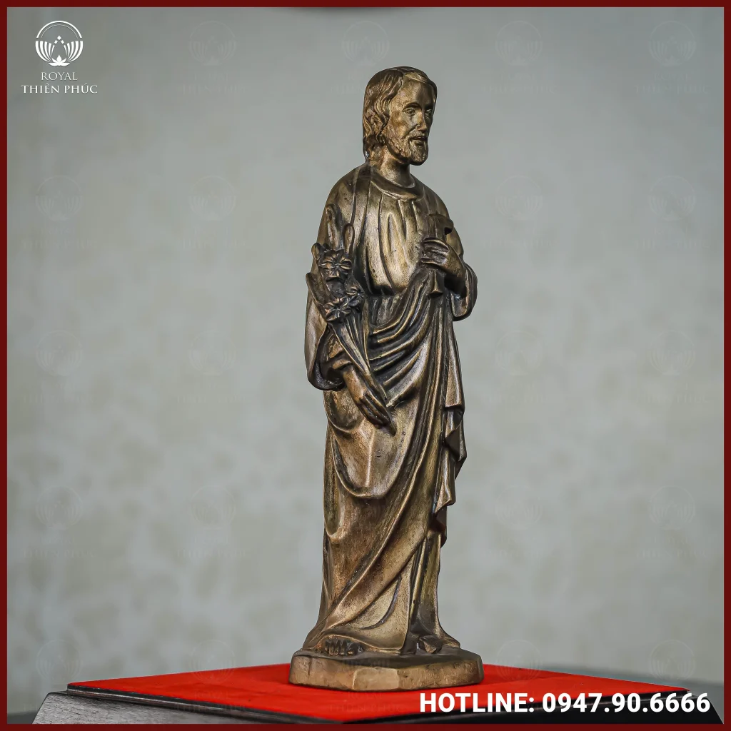 Tượng Chúa Giuse cầm hoa huệ đồng vàng hun cao 30cm