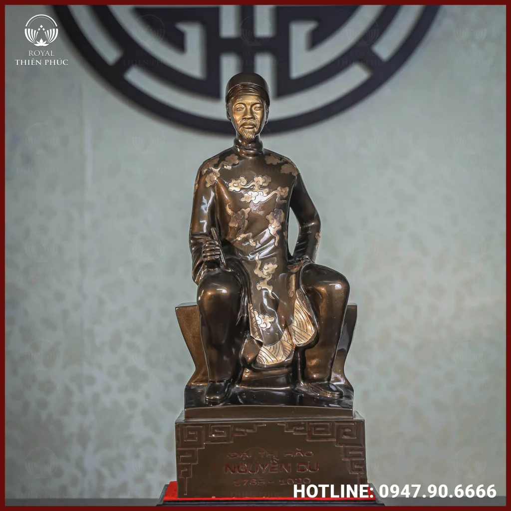 Tượng Nguyễn Du đồng đỏ cạo màu cao 45cm