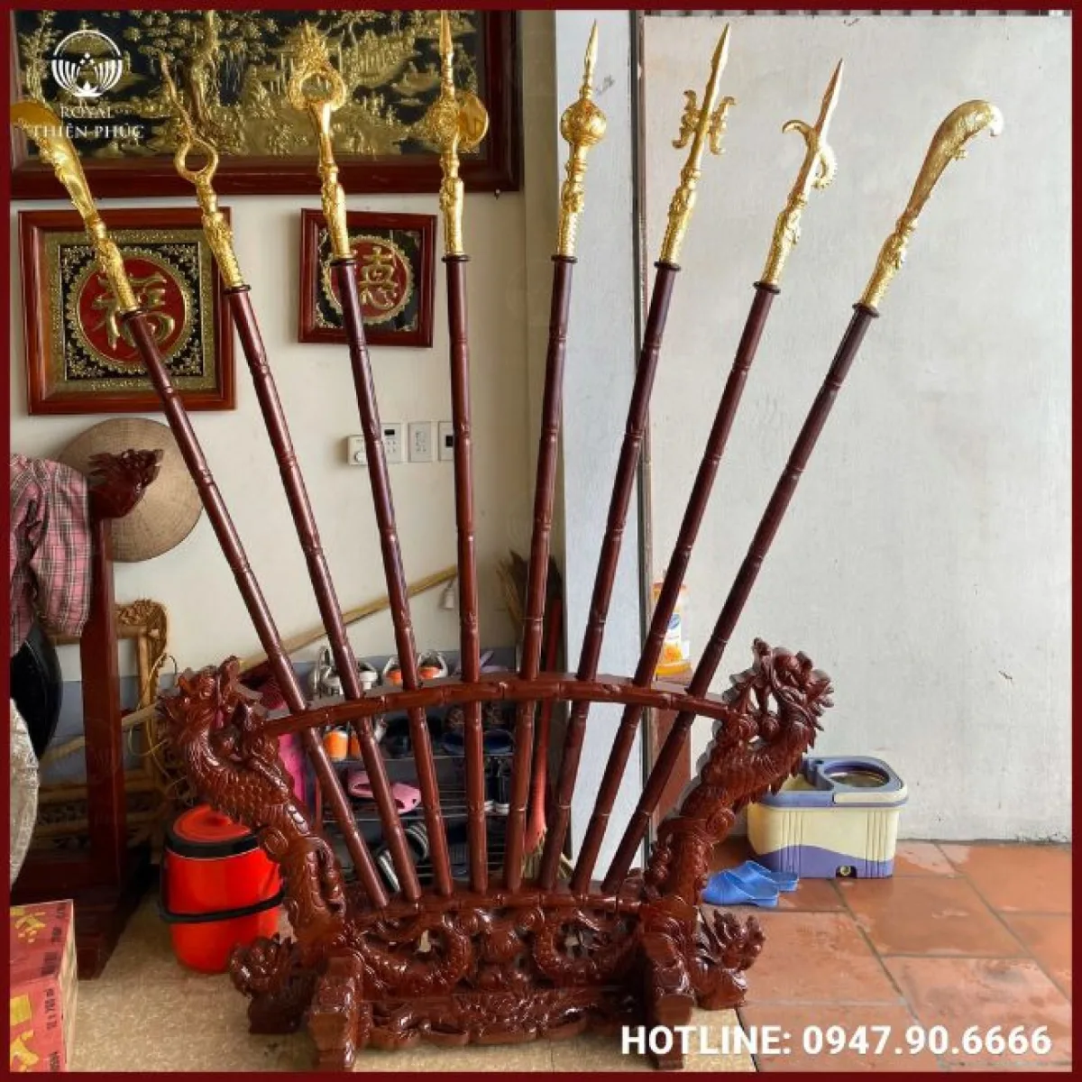 Bộ bát bửu chấp kích bằng đồng giá đỡ hình dẻ quạt