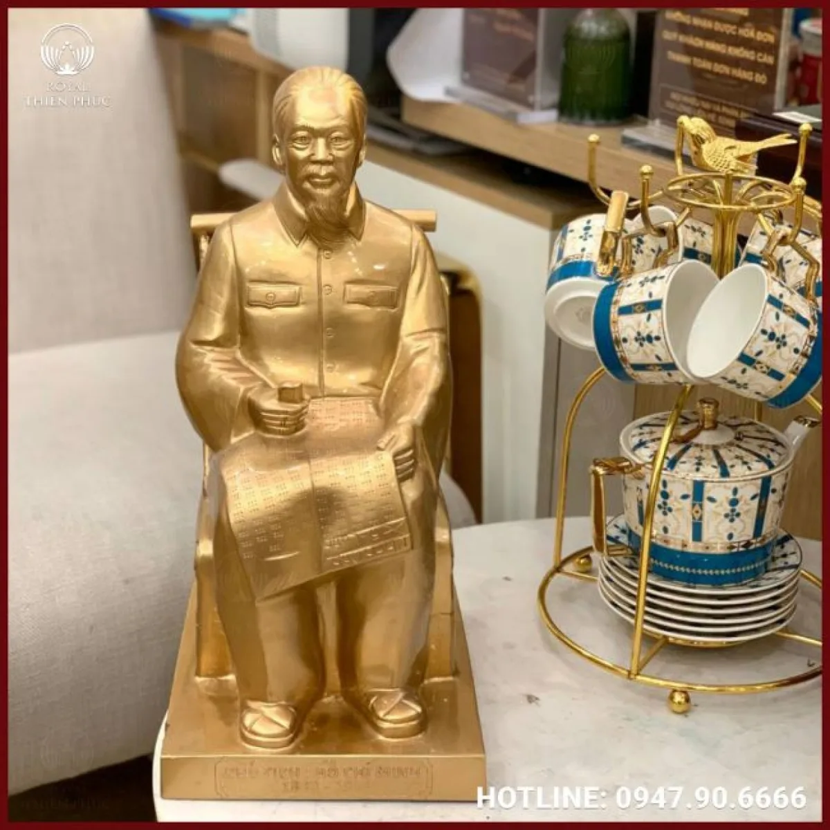 Tượng Bác Hồ ngồi bằng đồng vàng mộc