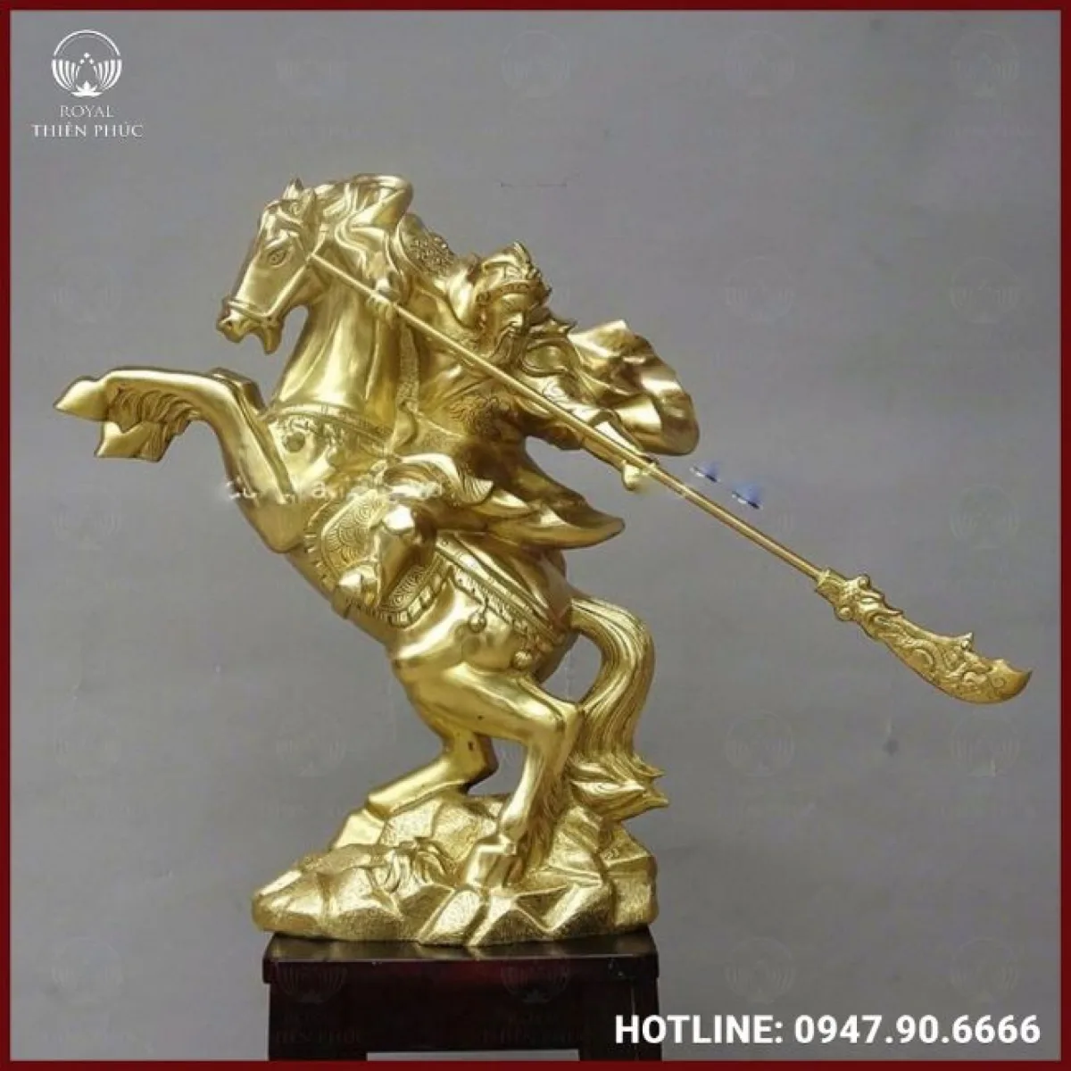 Tượng Quan Vân Trường bằng đồng vàng cưỡi ngựa cầm đao