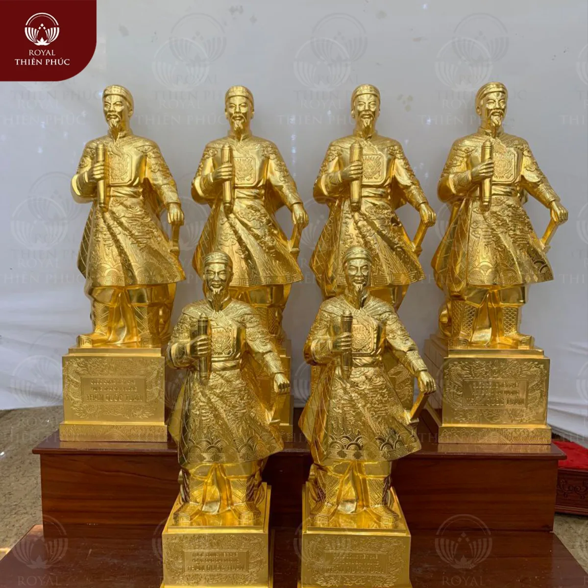 Xuất hàng 4 pho Trần Quốc Tuấn 90cm dát vàng tới khách hàng