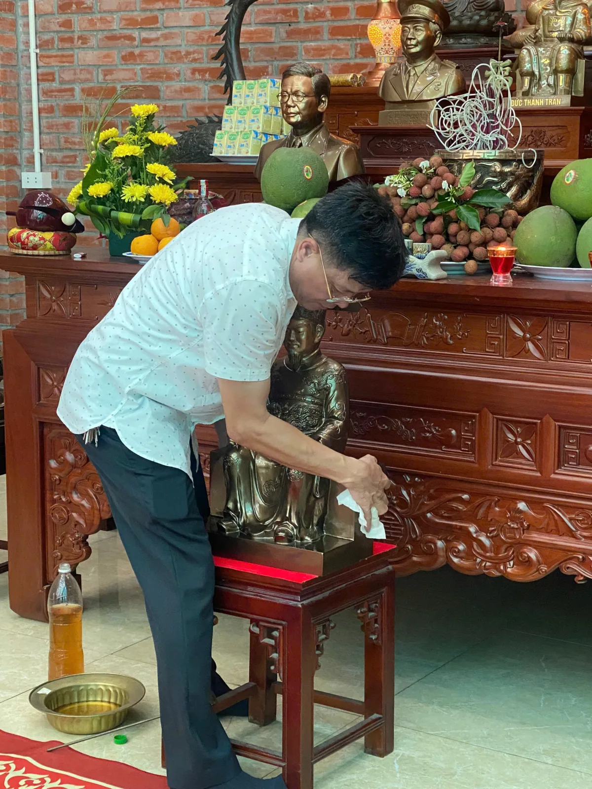 Đồ đồng Thiên Phúc tiếp đón nhà Họ Đặng tới xưởng rước tượng Thủy Tổ về Hải Phòng
