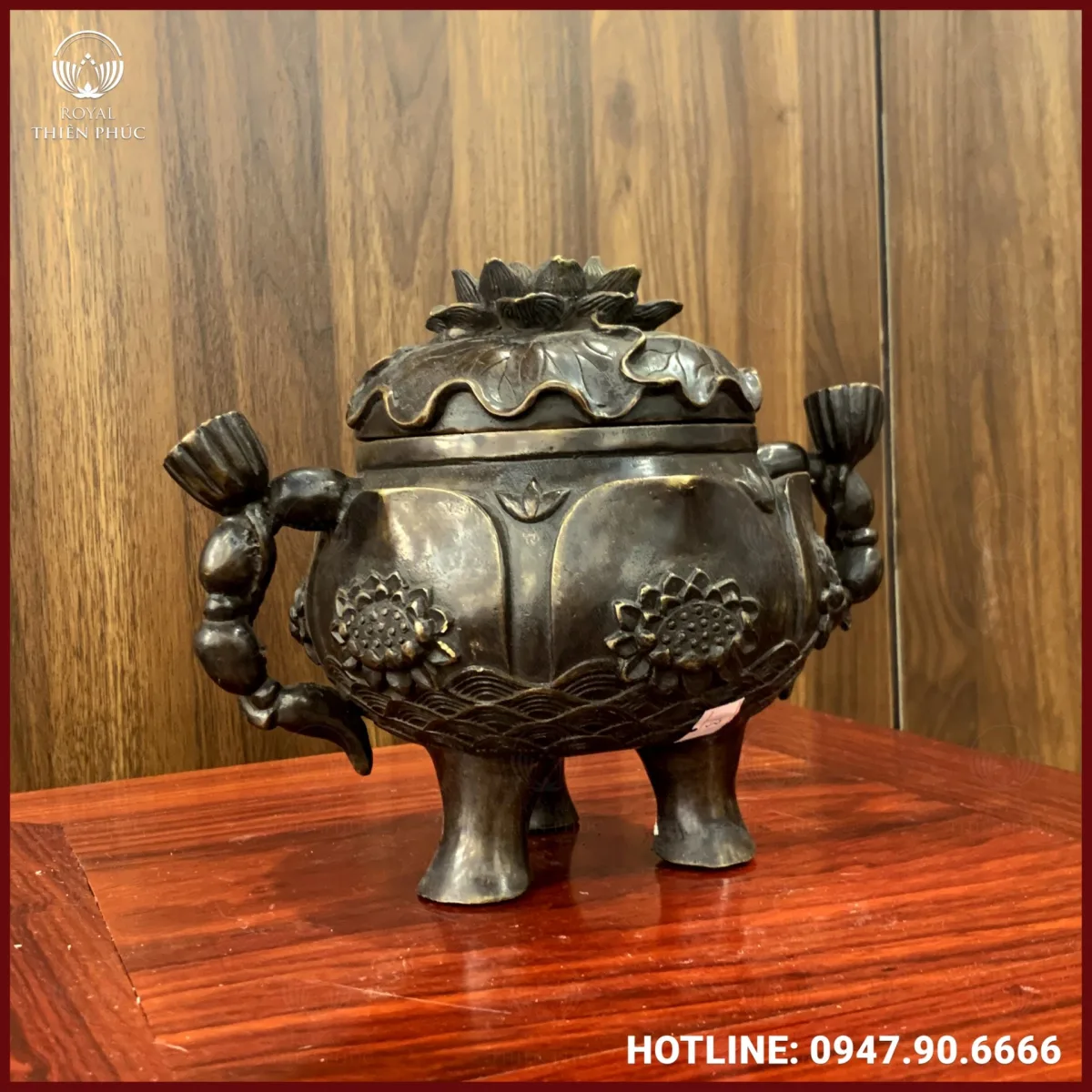 Lư đốt trầm bằng đồng vàng hun nâu nắp hoa sen