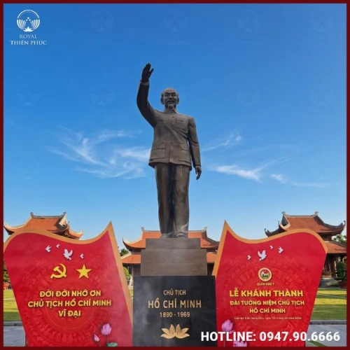 Pho tượng Bác Hồ cỡ lớn bằng đồng vàng giả cổ