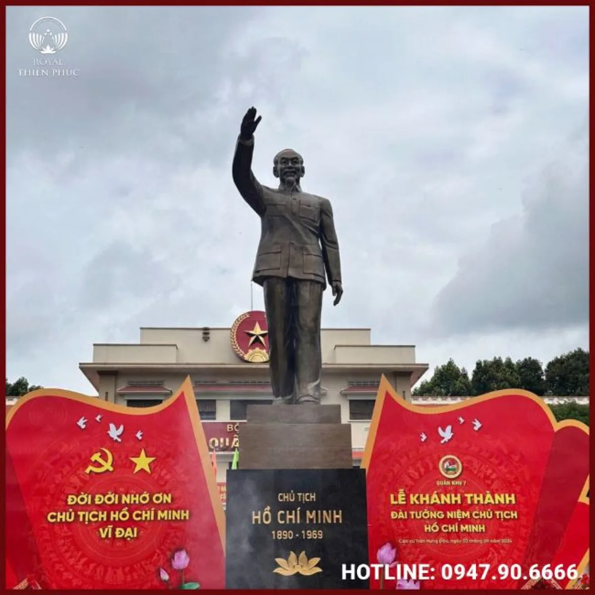 Pho tượng Bác Hồ cỡ lớn bằng đồng vàng giả cổ