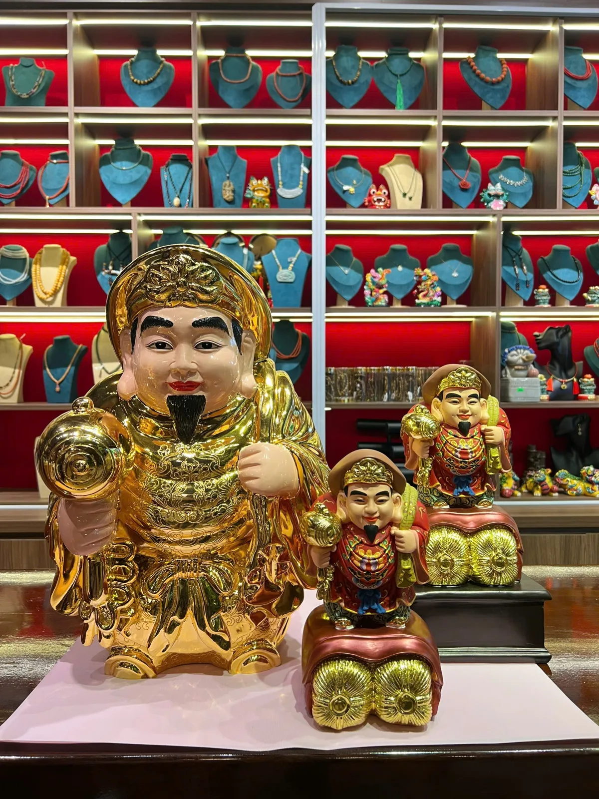 Bàn giao tượng Thần Tài Mahakala cao 50cm - đồng đỏ mạ vàng tô diện cho khách quen Phú Thọ!