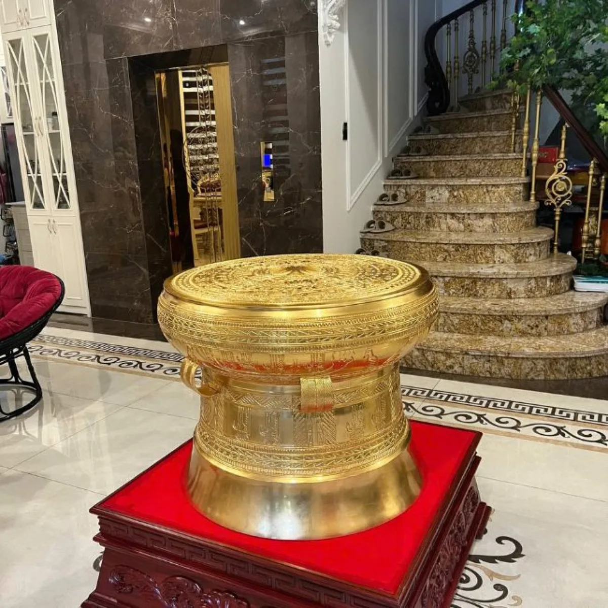 Bộ hạc thờ bằng đồng cỡ lớn hun đen nổi bật