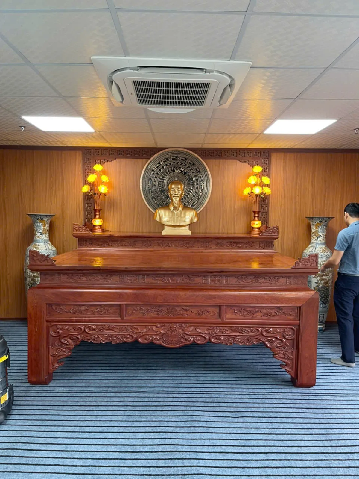 Đồ đồng Thiên Phúc lắp đặt tượng Bác Hồ & mặt trống tại Ninh Bình