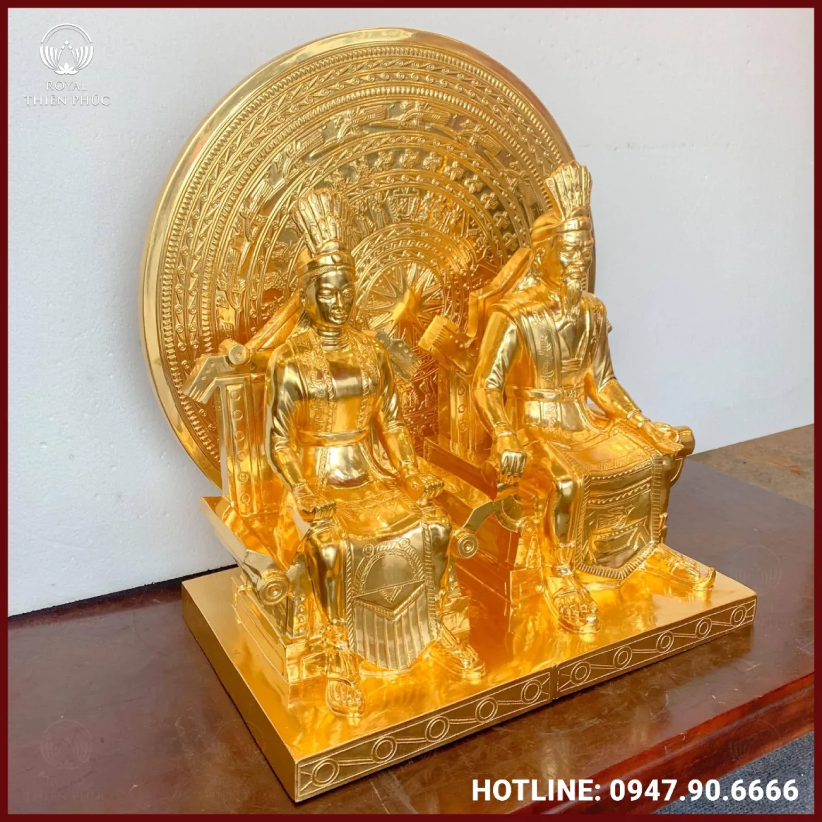 Tượng Âu Cơ và Lạc Long Quân bằng đồng