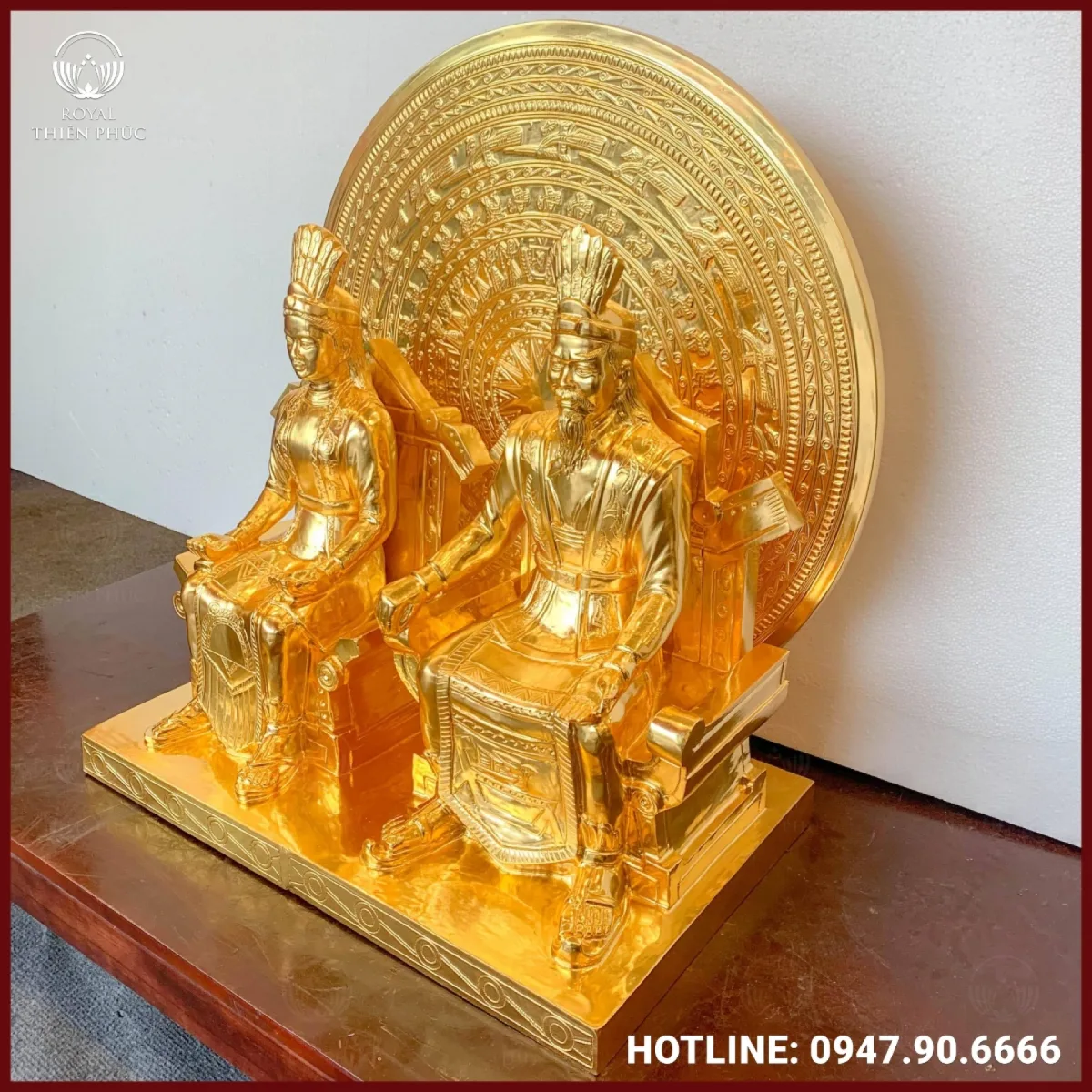 Tượng Âu Cơ và Lạc Long Quân bằng đồng