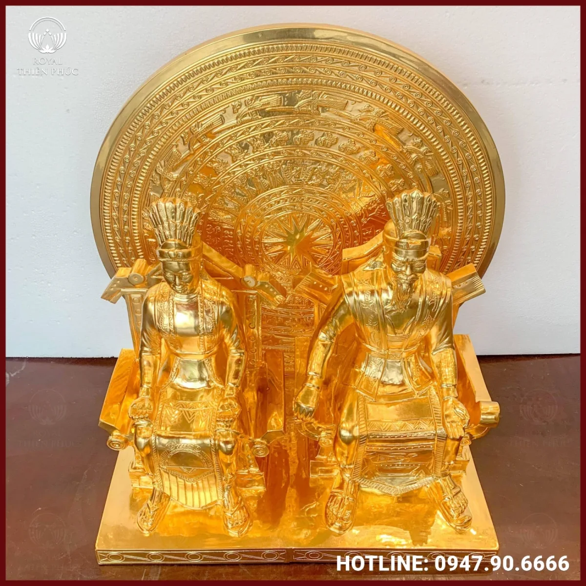 Tượng Âu Cơ và Lạc Long Quân bằng đồng