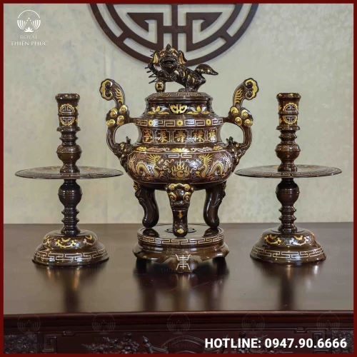 Bộ tam sự nến đồng đỏ khảm tam khí chạm rồng dát điểm vàng cao 60cm